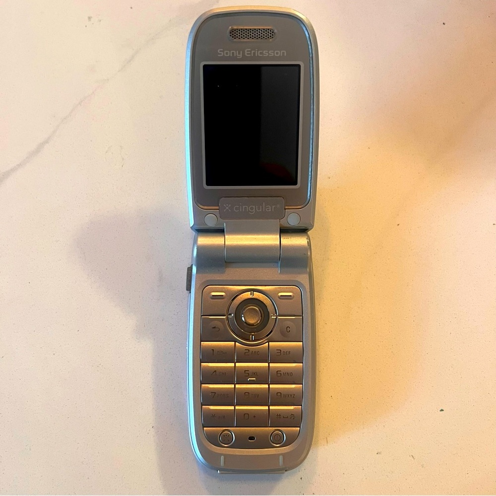 Vintage Sony Emerson flip phone